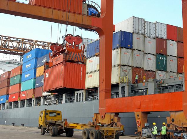 本年度进口贸易比去年减少3亿4千万美元 （华轩）