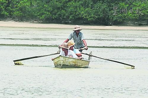 欧美游客对仰光对岸达拉镇兴趣浓 （华轩）