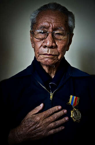 远征军老兵赞（桥边）