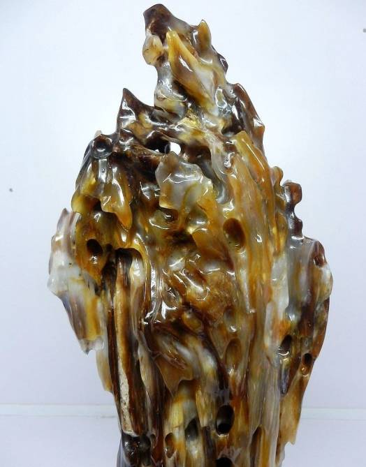 缅甸地下的宝贝不只有翡翠 缅产白柳安树化玉重新出口中国