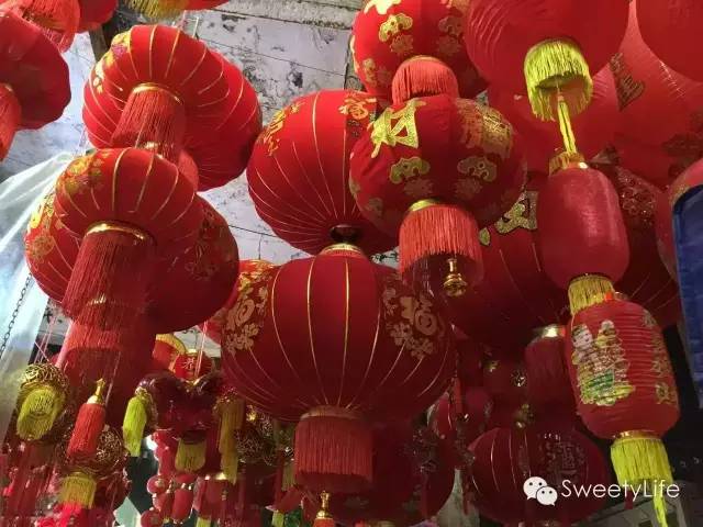 洋溢着浓浓春节气氛的 仰光