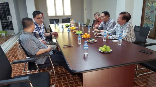 中国-缅甸汽车和平之旅总指挥刘震一行造访“缅华网” （华轩）
