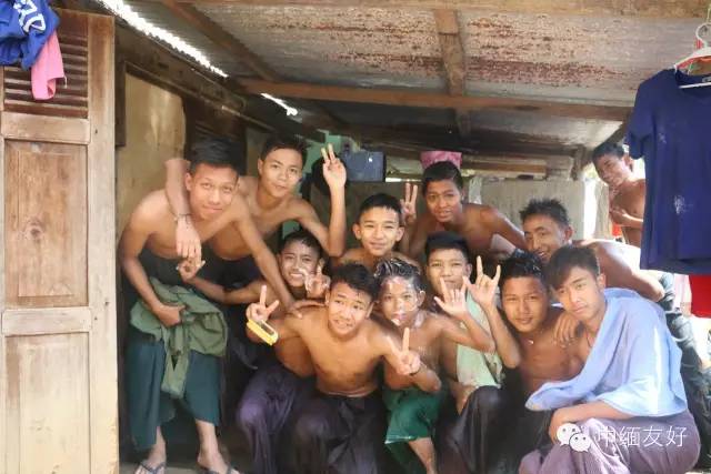 “中缅友谊泉”项目巡查故事2——解决寄宿高中洗澡难的问题