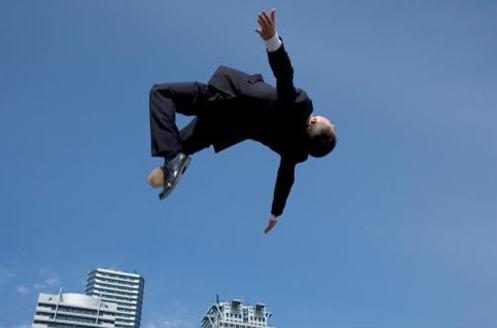 原创：又一外国人自高楼坠下死亡