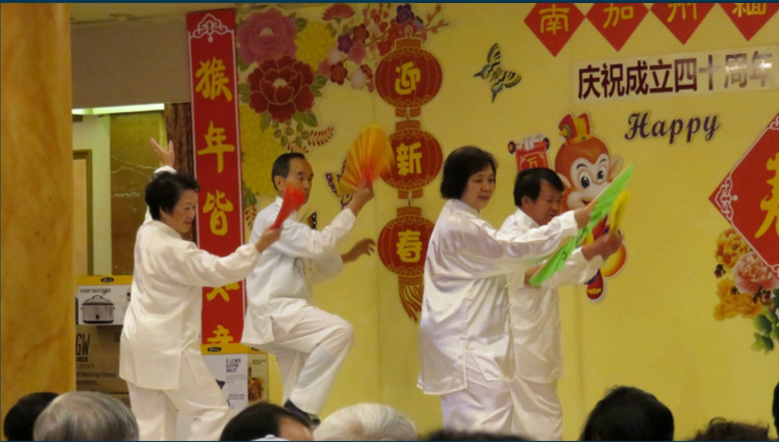 写在舞蹈《太极莲花扇》相片背后的诗 （倩兮）