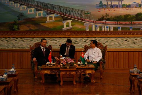 外交部长王毅会见缅甸巩发党总书记丁乃登