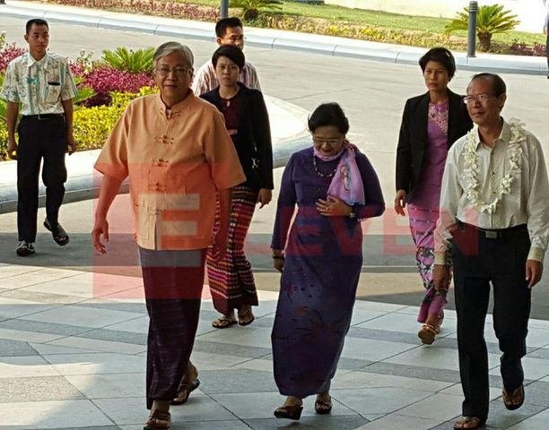 缅甸总统吴庭觉在总统府举行迎接泼水节仪式