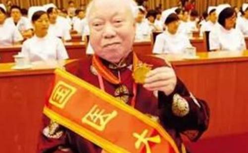 看手机眼睛花？从医70年老中医教你一招恢复视力