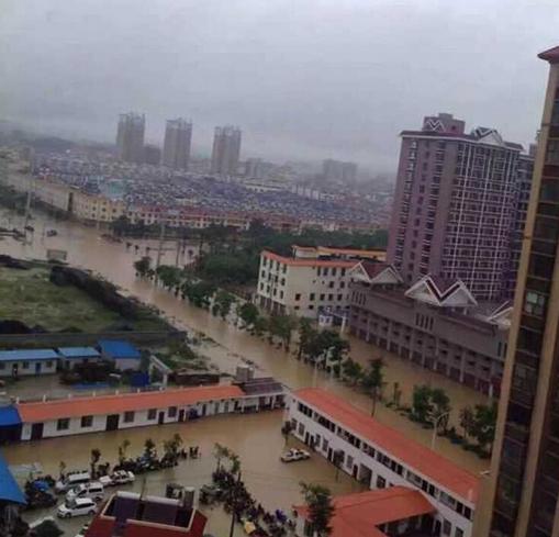 瑞丽江江水泛滥使当地中缅水路贸易暂停