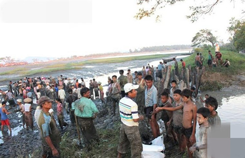 因螃蟹挖洞皎漂镇区的水坝有可能会决堤