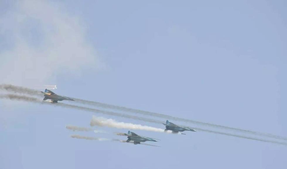 组图：缅甸军队在密铁拉孟岱区举行大规模联合军演