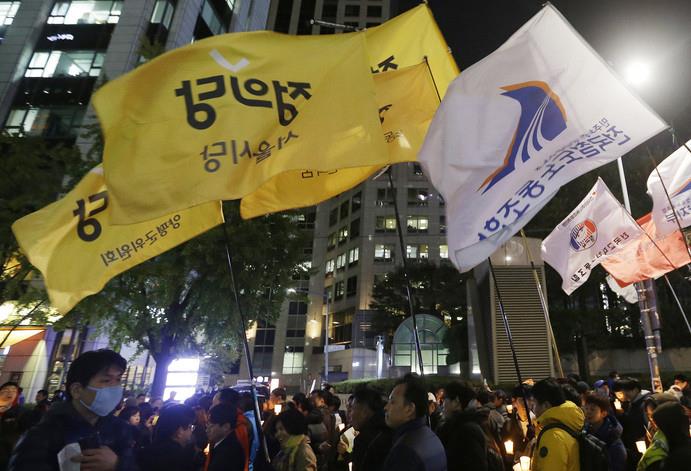 韩国民众持续集会抗议 呼吁总统朴槿惠下台(组图)