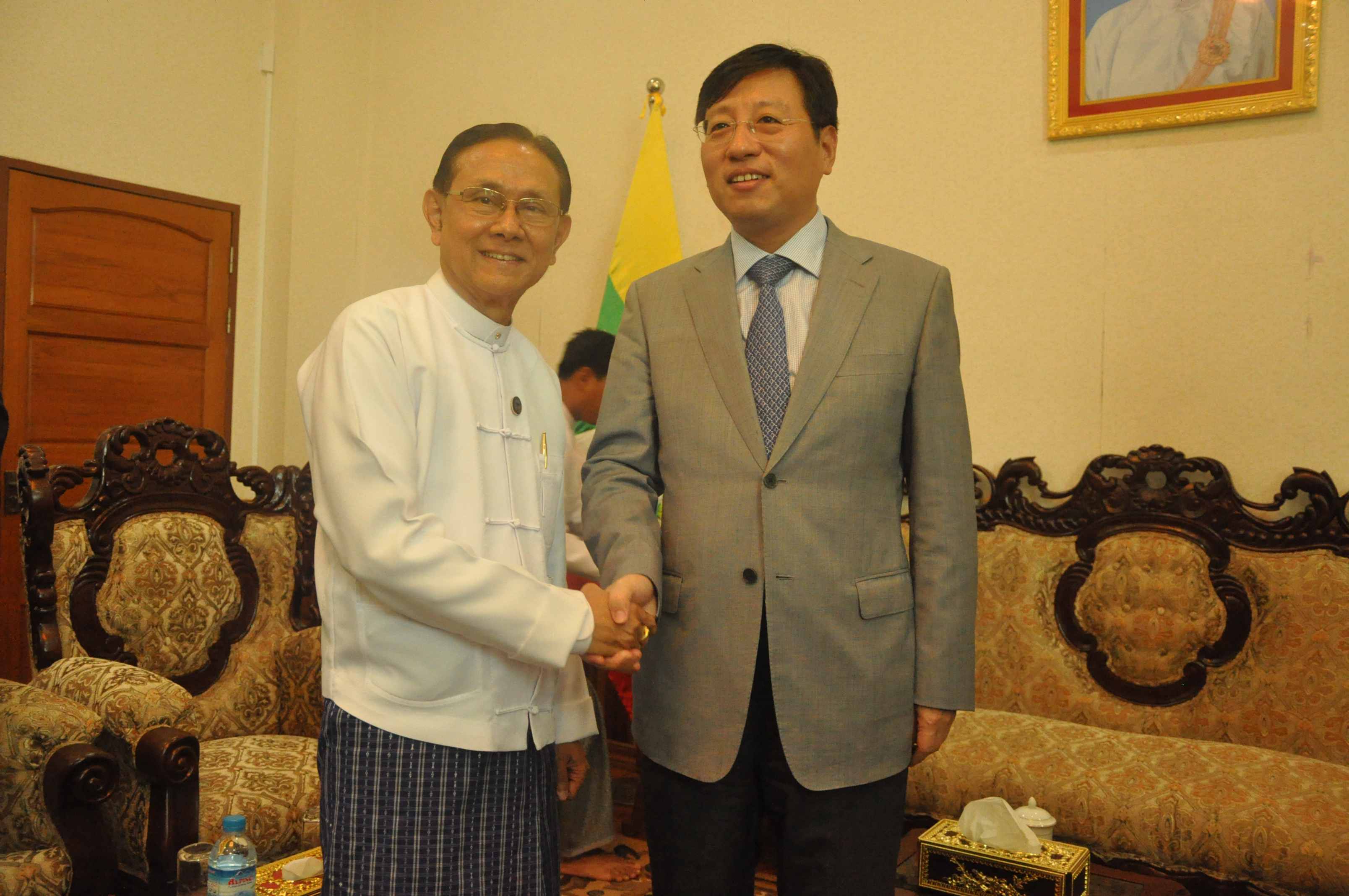 驻缅甸大使会见缅甸联邦公务员委员会主席吴温登