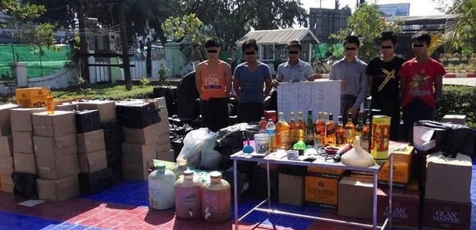 警方在仰光市莱区抓捕了一个制造假酒的团伙