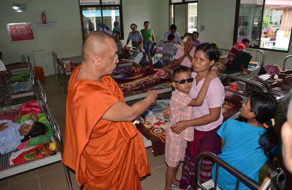 从“孩子”到“天使” ——中缅“光明行”中的汉缅语翻译志愿者