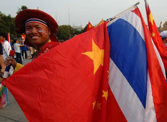 中泰防长探讨合建军事设备