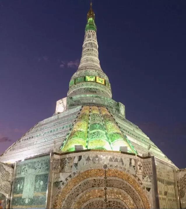 缅甸再次惊爆世人！土豪用翡翠玉石打造了一张床