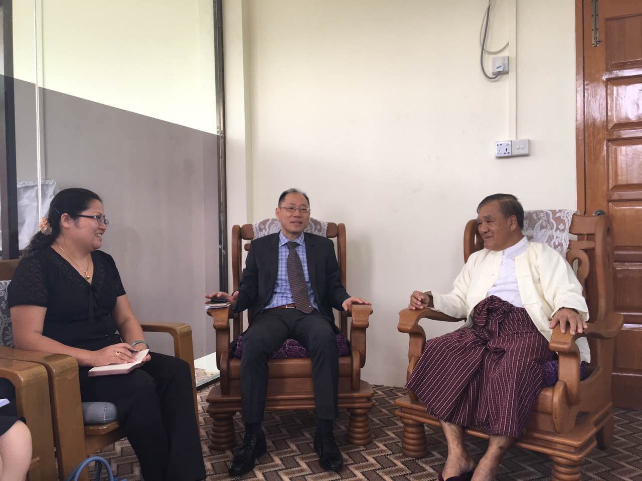 谢国祥参赞会见皎漂经济特区管理委员会主席