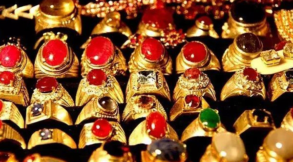 1年的时间内 玉石珠宝推动缅甸经济收入