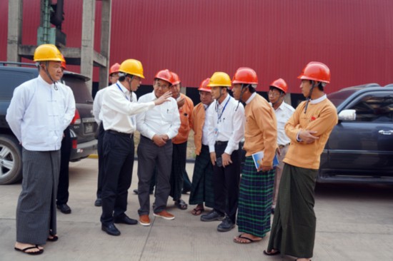 缅甸自然资源与环境保护部部长U Ohn Win一行到缅甸海螺考察指导工作
