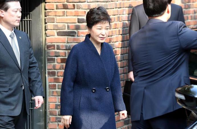 韩前总统朴槿惠到案  道歉并承诺坦白受查