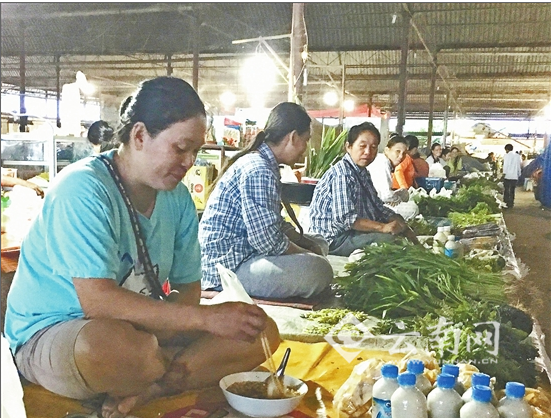 老挝金三角 菜市场有国际味儿