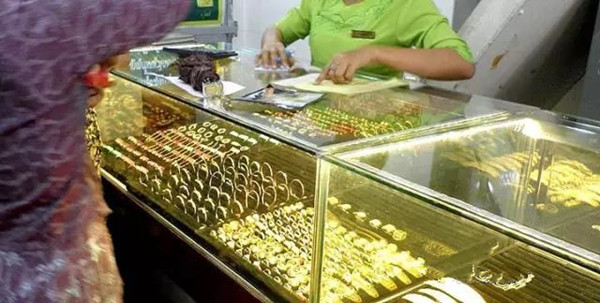 以后去进店买金 注意发票上有没有这个标识