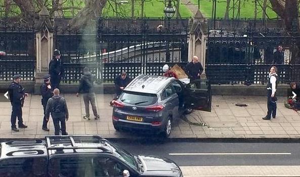 英国议会大厦附近发生恐怖袭击事件