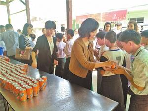 云南民促会到缅甸开展公益活动