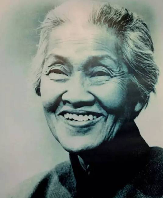 她终身未婚，没有子女，却是最伟大的