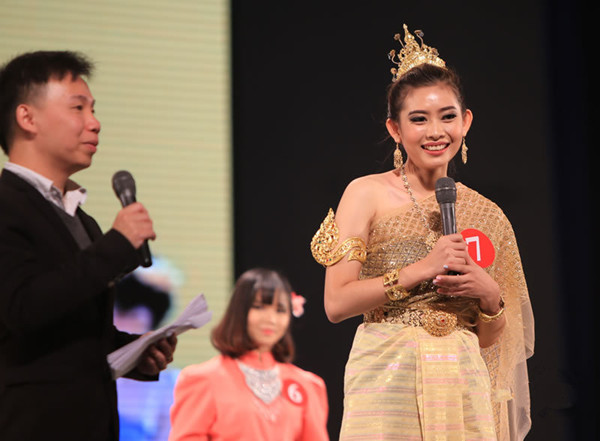 中泰留学生昆明理工大学共庆“宋干节”（组图）