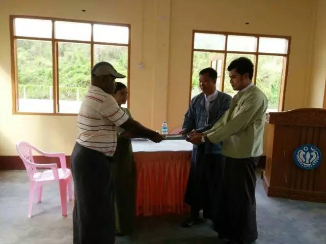 缅甸妇女发现神秘文物上交 获奖励6千