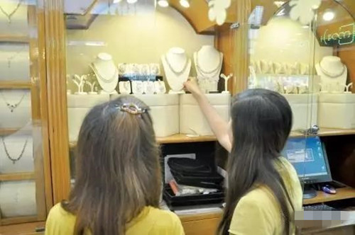 7月1日起 所有金铺和珠宝商须贴税票 违者罚款
