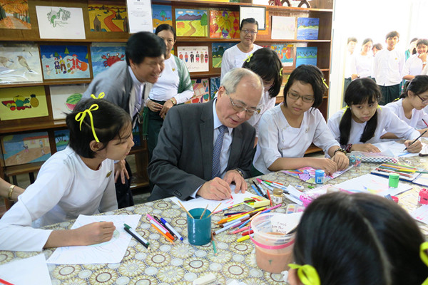 香港特别行政区教育局局长吴克俭访缅甸商教育合作