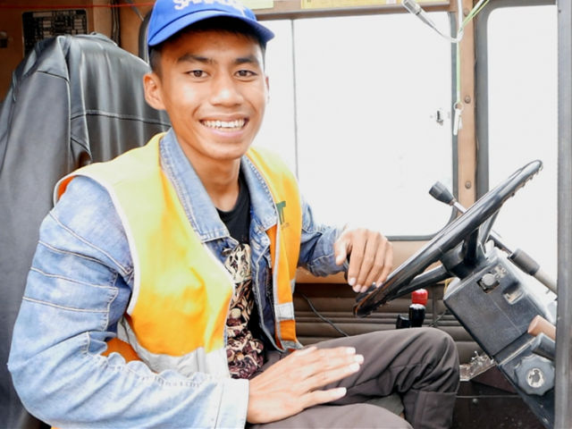 中老铁路上的老挝小伙：想坐着自己参建的铁路回家