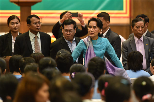 12000多名缅劳工返回克伦邦妙瓦底999站