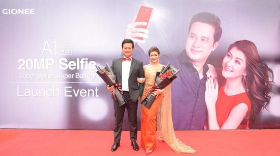 缅甸“刘德华”夫妇助阵 金立手机A1 lite发布