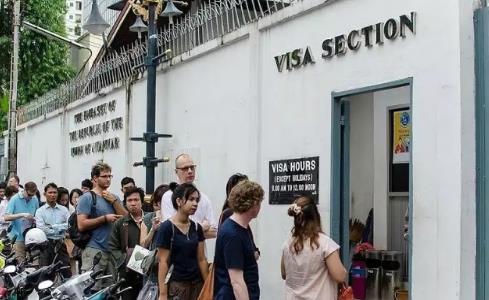 今年前八个月大约100外国人因违法移民签证条款被列入黑名单