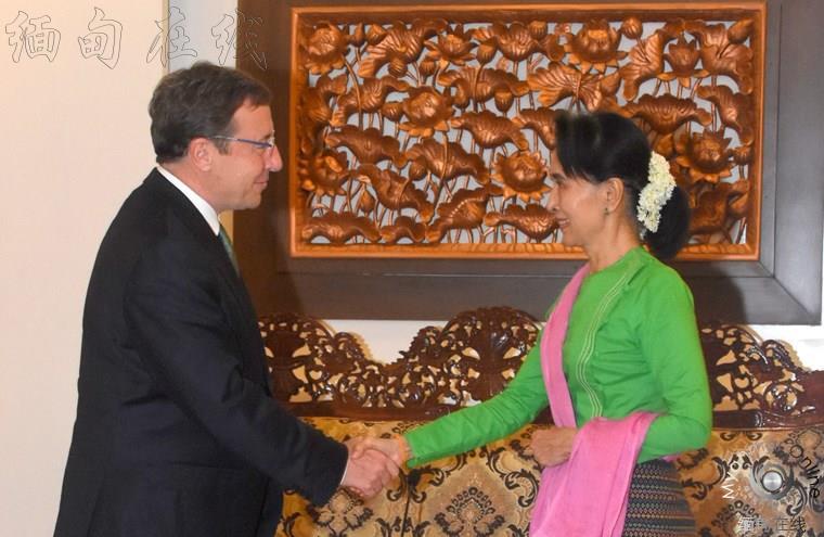 昂山素季会见联合国开发计划署署长阿希姆·施泰纳