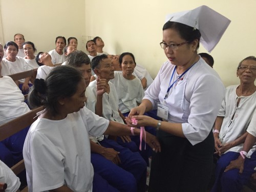 云南省缅甸“光明行”再赴缅送光明