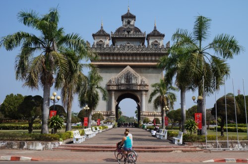 深交所和中国银行在老挝启动中老跨境资本服务机制