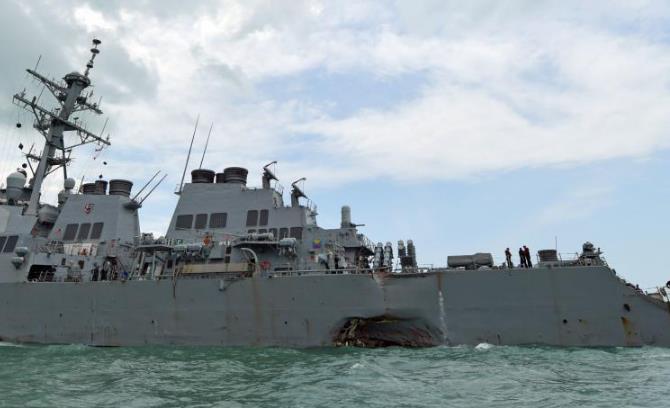 美军舰新加坡海域与油槽船相撞 美海军下令暂停全球行动
