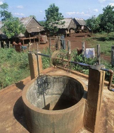 中国援建柬埔寨农村掘井取水工程让村民告别买水度日