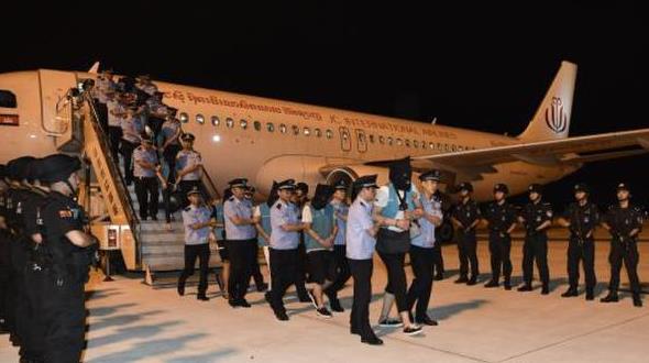 百名特大跨境电信诈骗案嫌犯从东南亚国家被押解回国