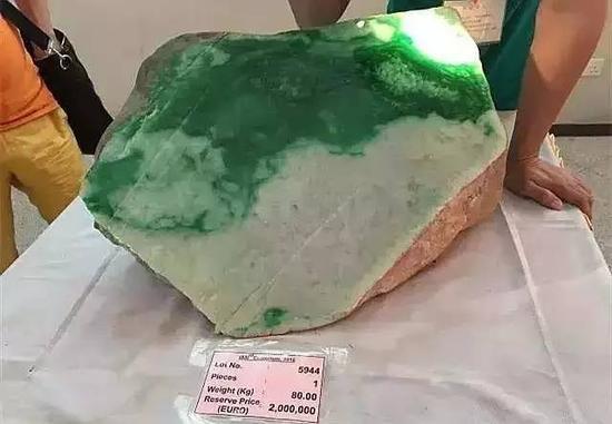 缅甸翡翠公盘：总重40千克翡翠原石近1.3亿成交