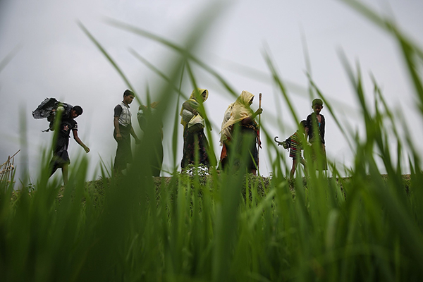 若开之痛｜联合国难民署：大批妇孺徒步数日逃难 无进食饮水