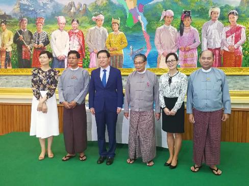 中国向缅甸提供警用物资援助