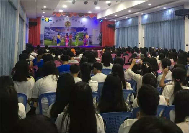 缅甸曼德勒云华师范学院举行中秋联欢晚会