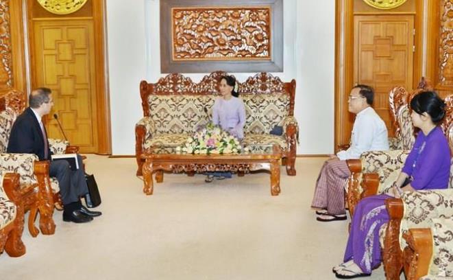 昂山素季分别会见了USIP高级顾问和红十字会代表团