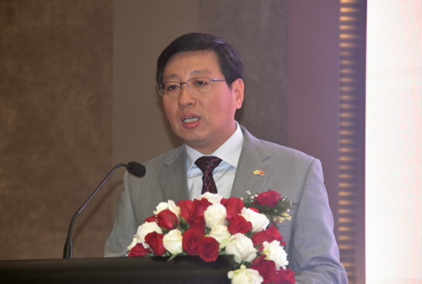 洪亮大使出席华为技术（仰光）有限公司企业社会责任报告发布会